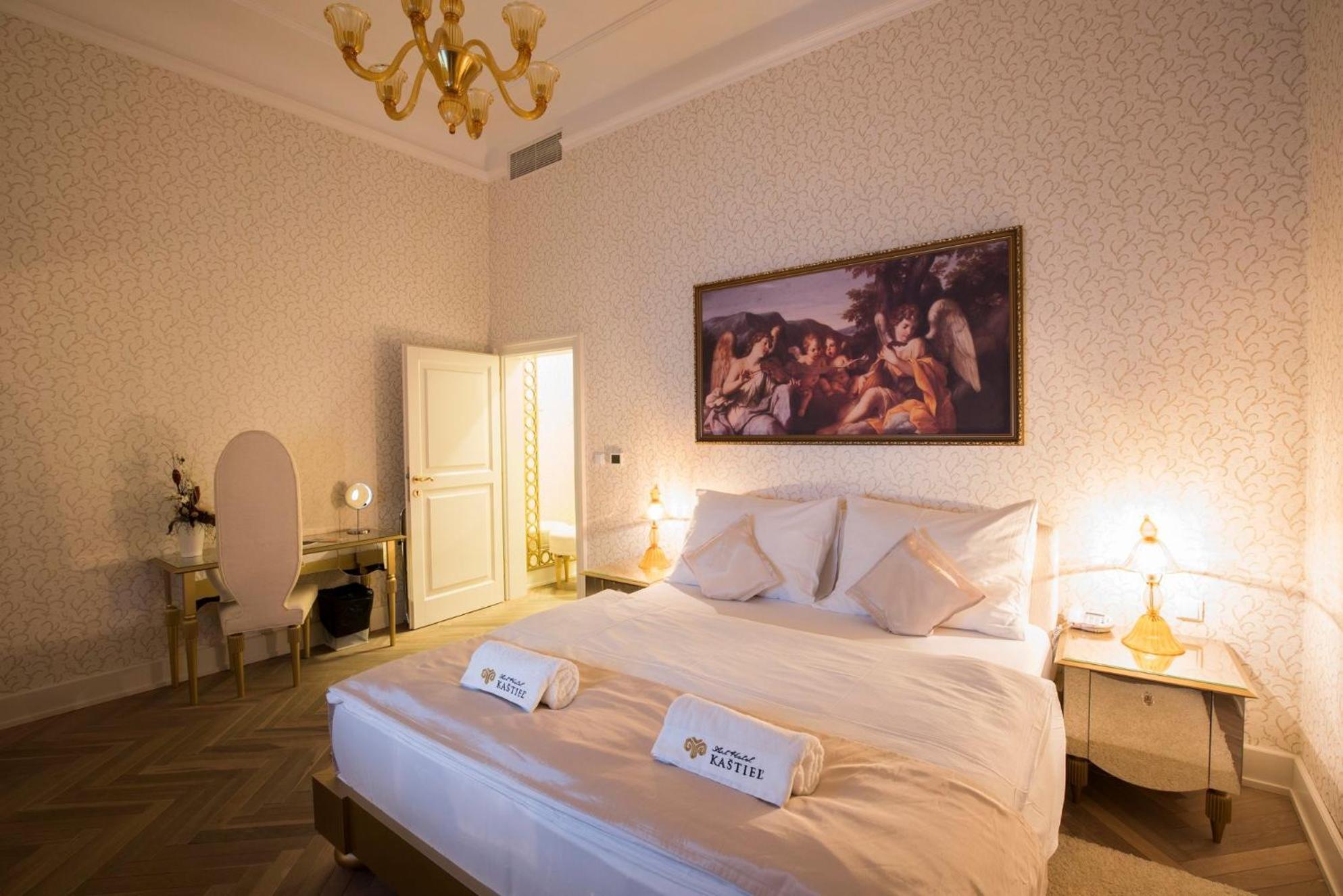 Art Hotel Kastiel Tomasov Exterior foto