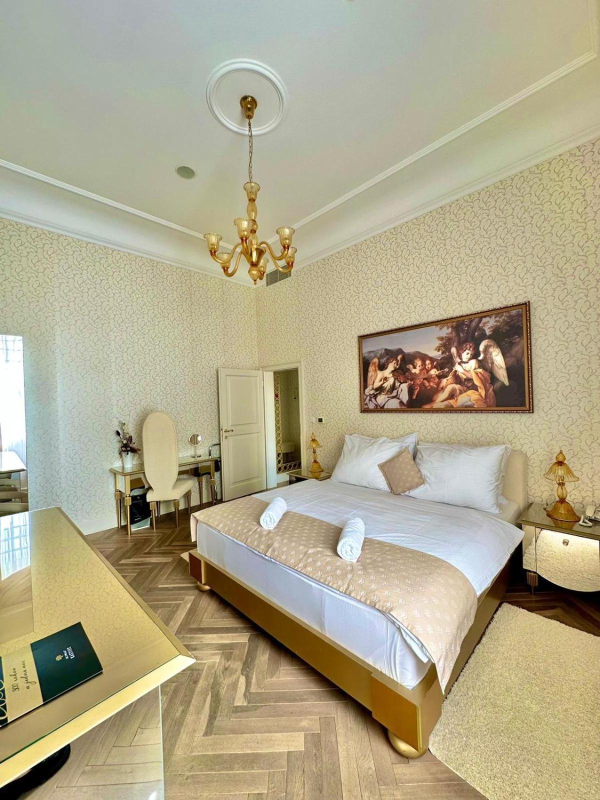 Art Hotel Kastiel Tomasov Exterior foto