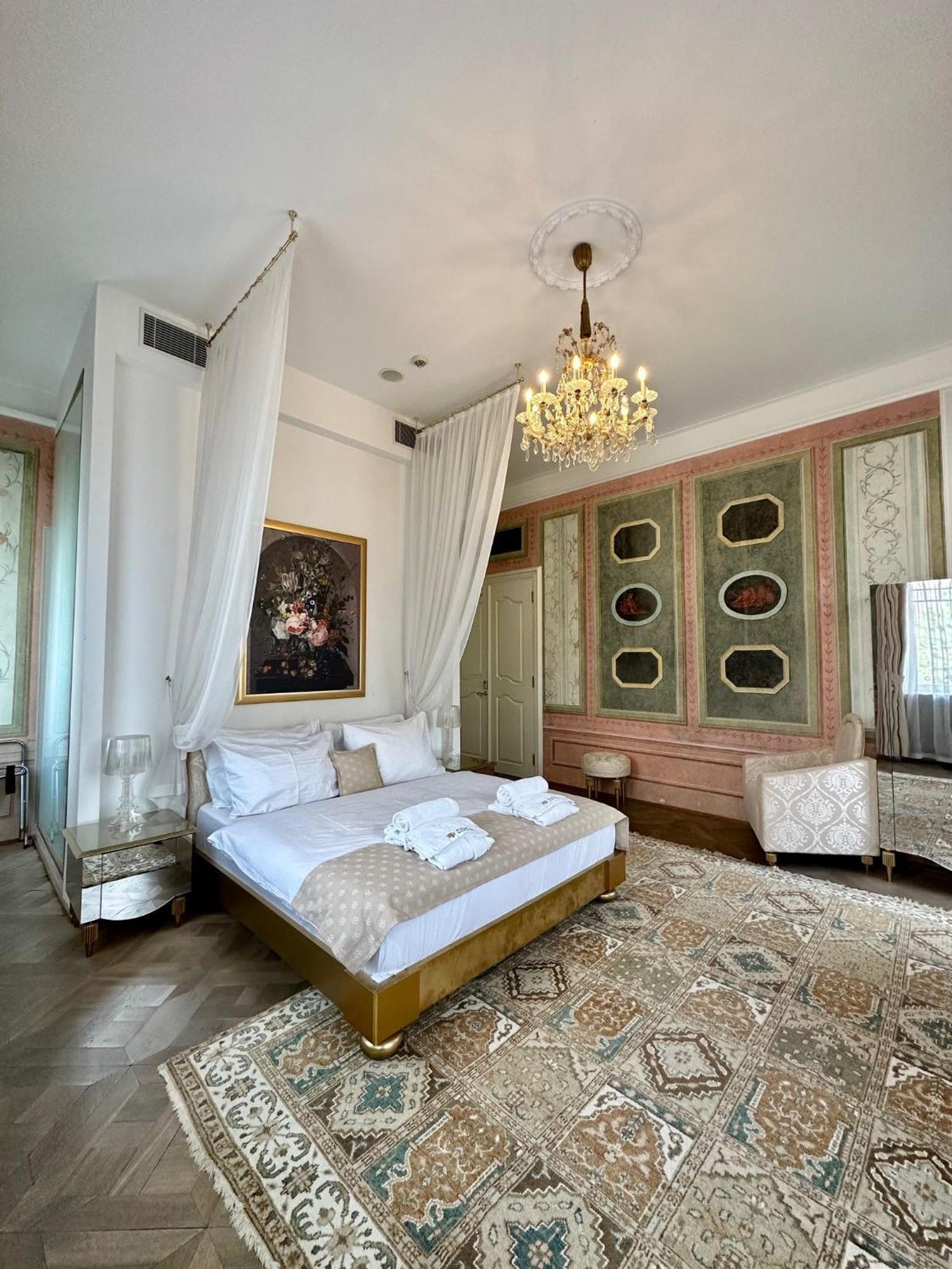 Art Hotel Kastiel Tomasov Exterior foto