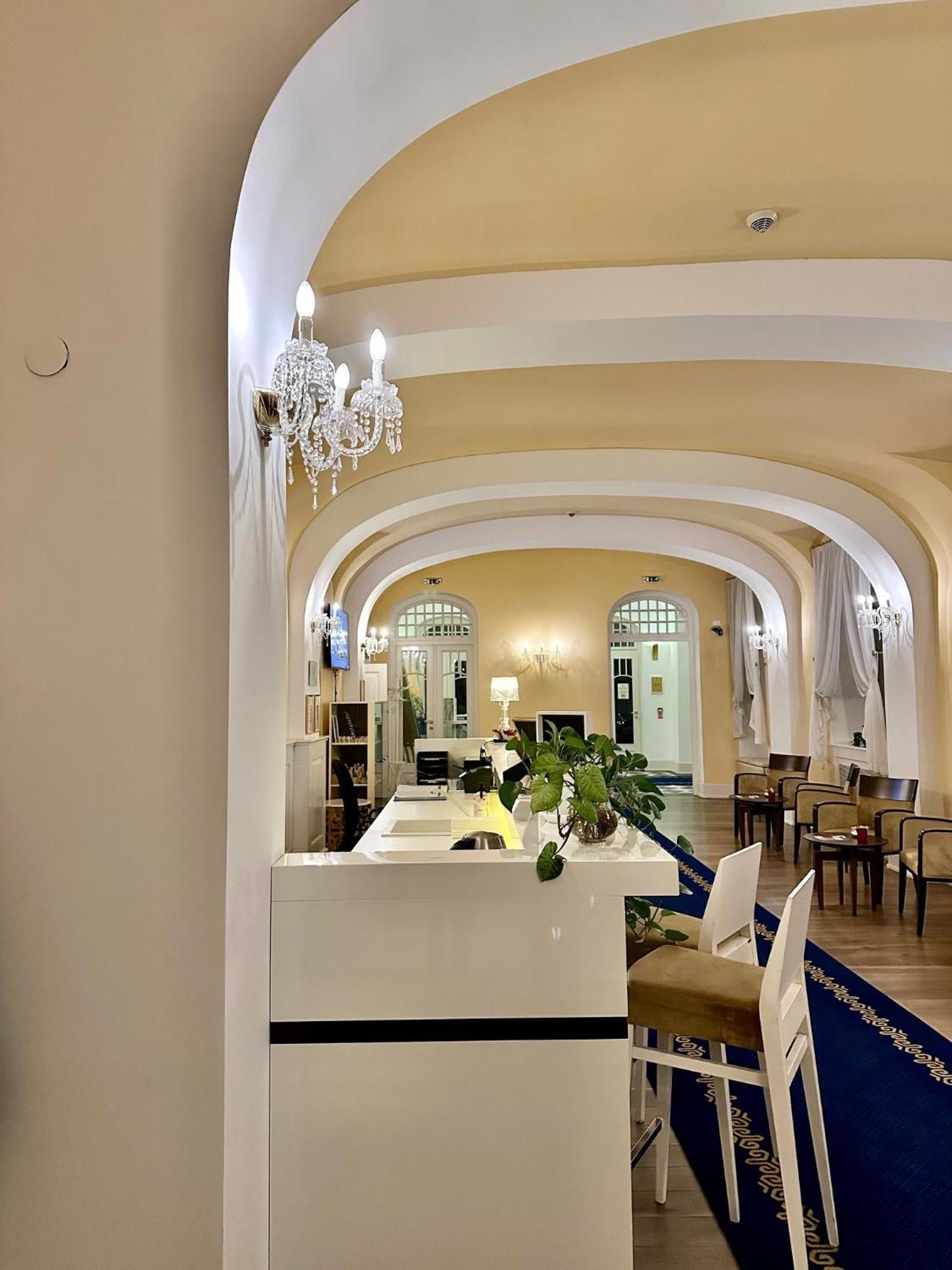 Art Hotel Kastiel Tomasov Exterior foto