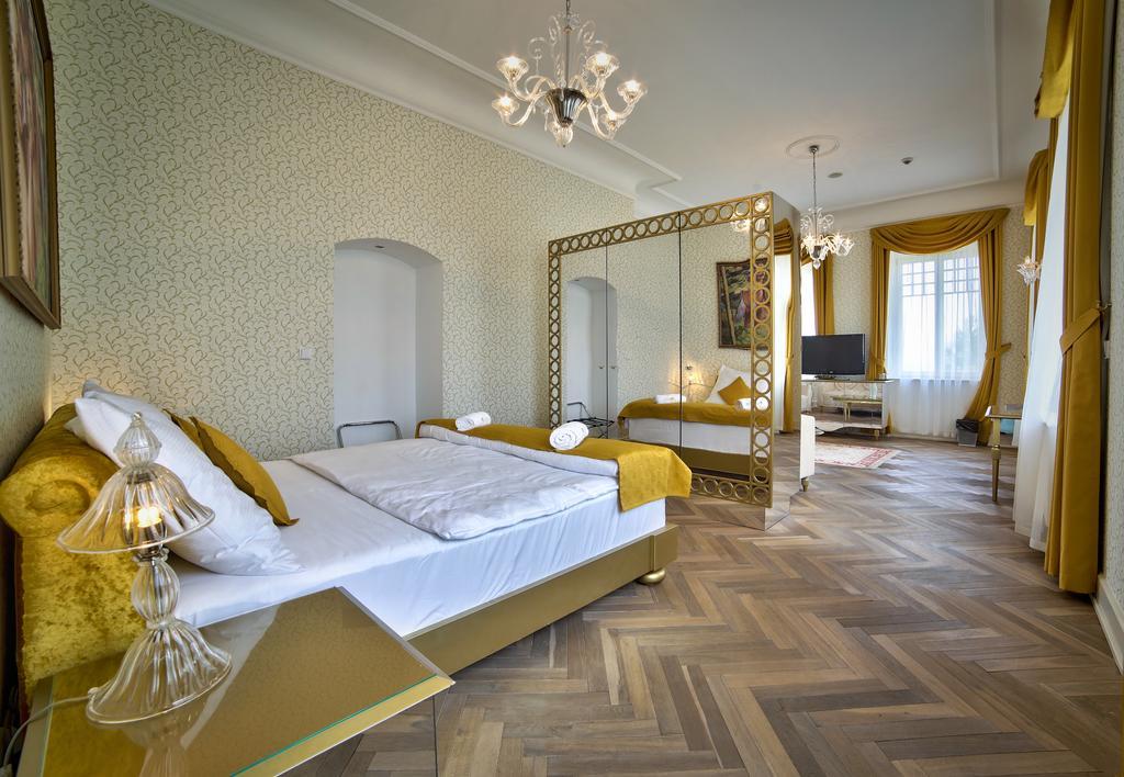 Art Hotel Kastiel Tomasov Exterior foto