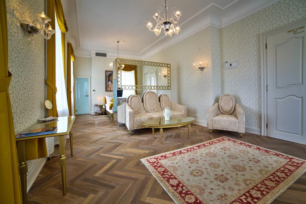 Art Hotel Kastiel Tomasov Exterior foto